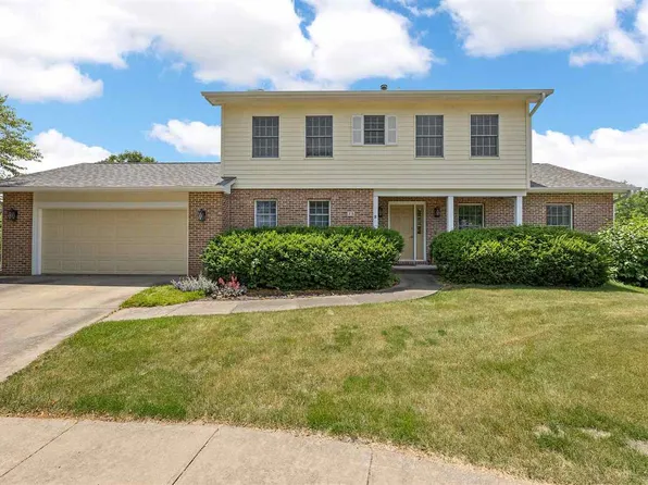 25 Hunters Ct, Iowa City, IA 52246