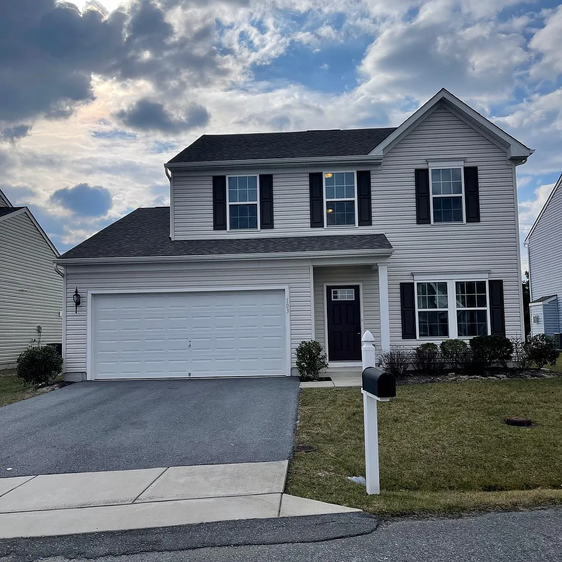 3 bed, 2.5 bath, 2000 sqft, $2,150 — Photo 2