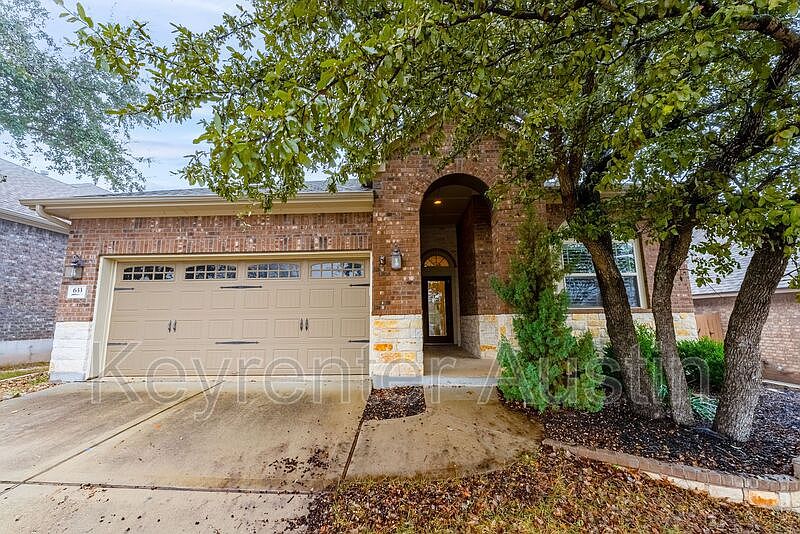 1st image of 633 Cerezo Dr