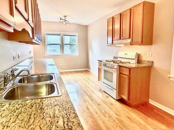 5th image of 2740 N Marshfield Ave #2