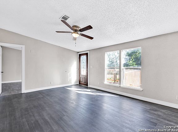 5th image of 4811 Rock Ledge Dr