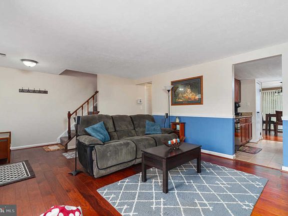 5th image of 1361 Jamestown Dr