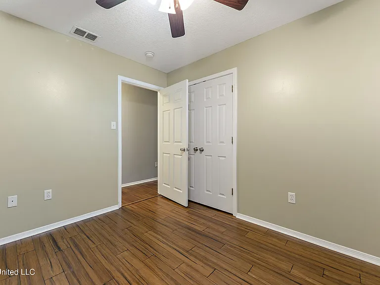 13446 Addison Ave — Photo 16