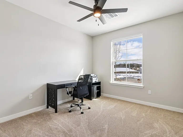 Berkshire Apartments — Photo 40