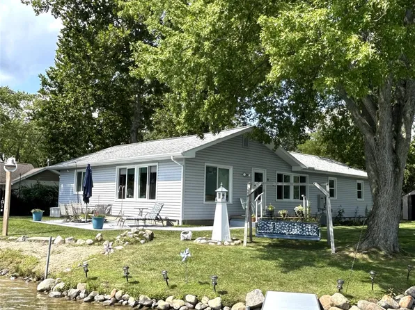 350 Dewey Lake Bch, Brooklyn, MI 49230