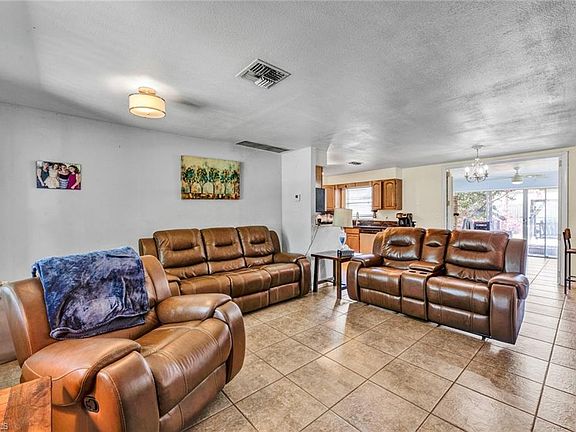 3rd image of 425 Morgan CIR S