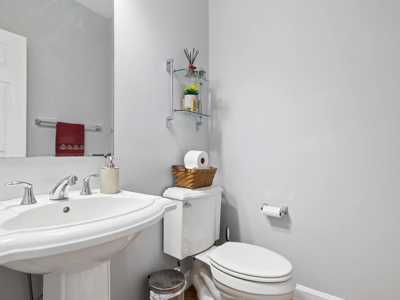 3 bed, 2000 sqft, $3,350 — Photo 3