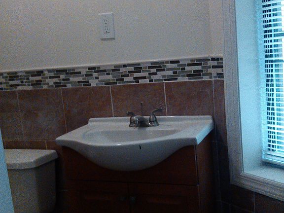 4th image of 420 E 154th St