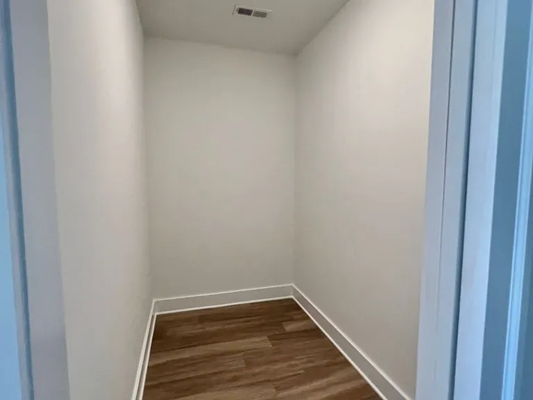 904 N Maple St — Photo 23