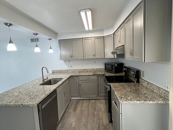 3rd image of 551 Eastbrooke Ln