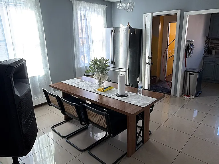 141 Burnett St #2 — Photo 4