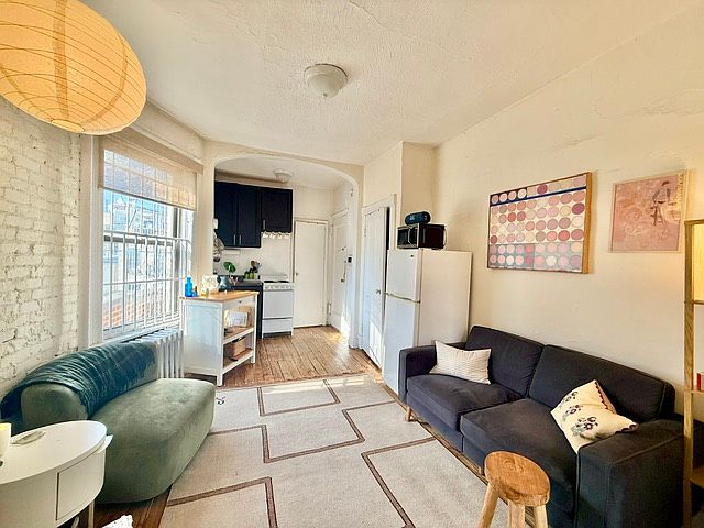 1st image of 221 E 5th St APT 24
