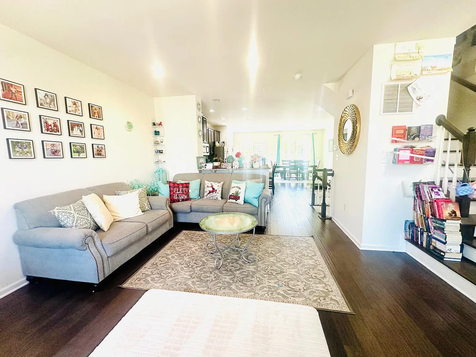 3 bed, 2.5 bath, 2260 sqft, $2,949 — Photo 1