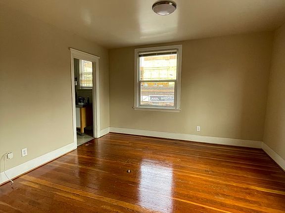 4th image of 1323 E Pine St Unit 210
