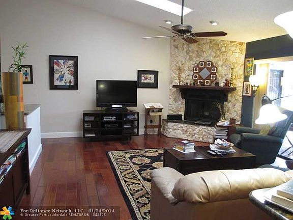 5th image of 11126 NW 10th Pl