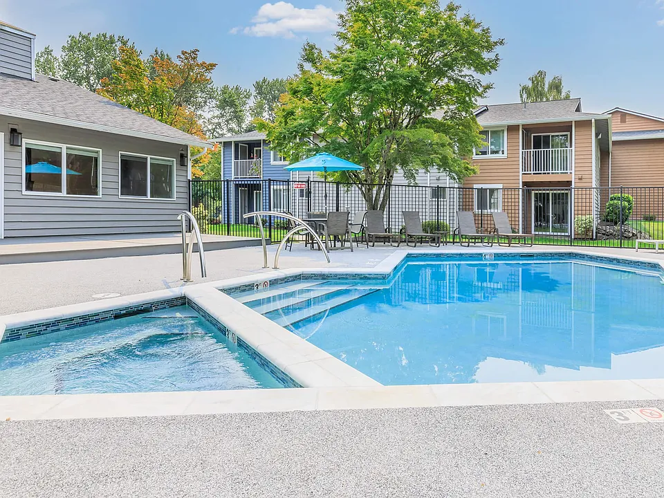 Raintree Village Apartments