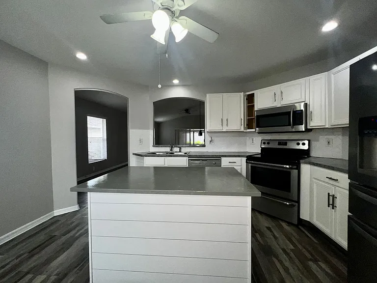 2620 Regency Oak Ln — Photo 6