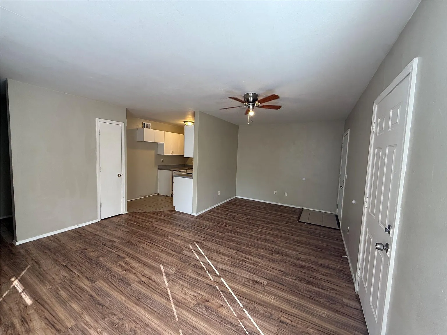 1 bed, 1.0 bath, 700 sqft, $975 — Photo 3