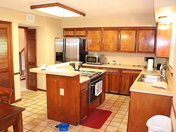 4th image of 6710 Hunt Dr