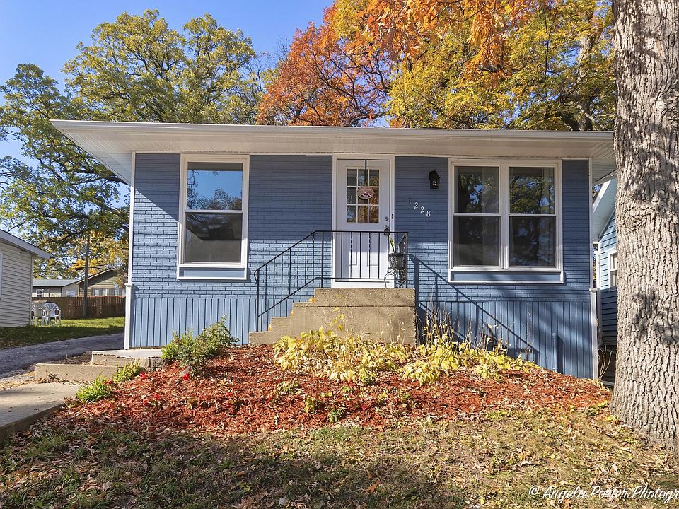 1st image of 1228 Meadowbrook Dr