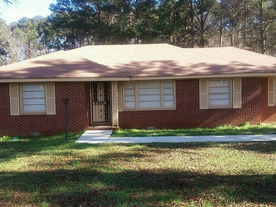 2nd image of 680 W Hightower Trl