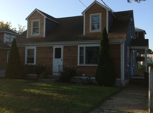 74 Oakton St, Woonsocket, RI 02895