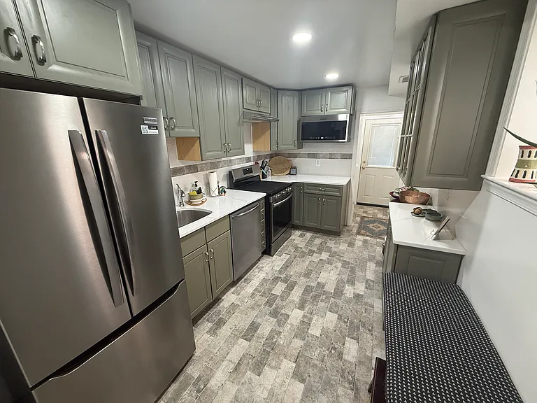 2013 Fleet St — Photo 21