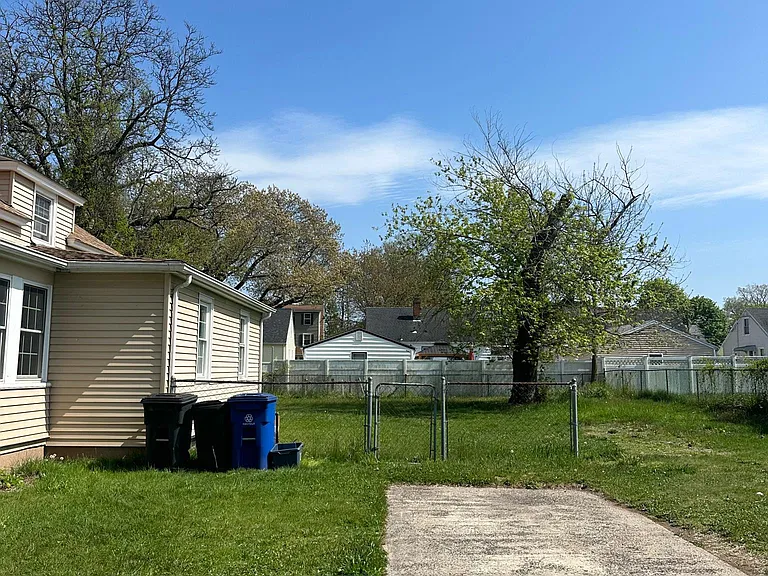 18 Maple St — Photo 19