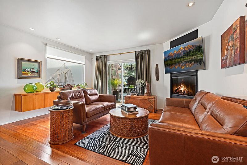 5th image of 3211 Nassau Street #2