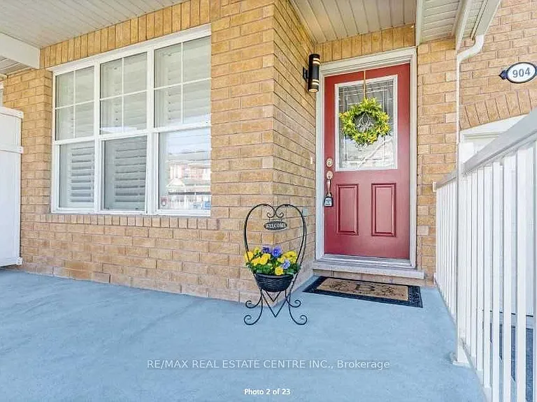 904 Zelinsky Cres — Photo 2