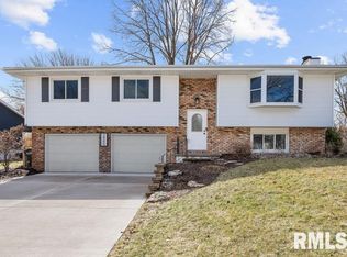 2485 Eastberry Ct, Bettendorf, IA