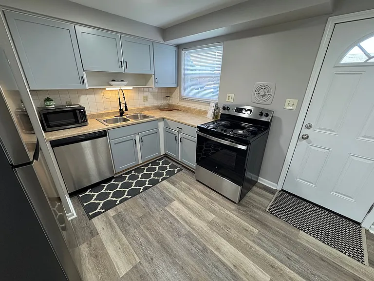 4944-4958 Arbor Village Drive — Photo 12