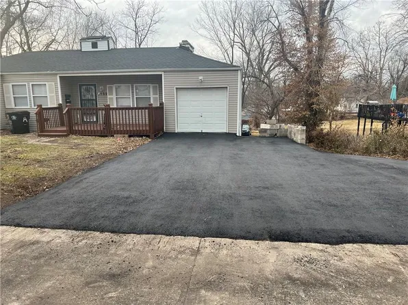 2152 S Sterling Ave, Independence, MO 64052