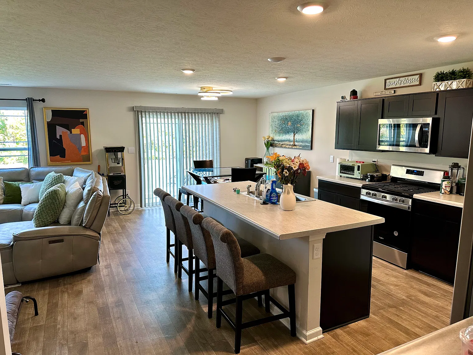 5 bed, 2626 sqft, $2,695 — Photo 3
