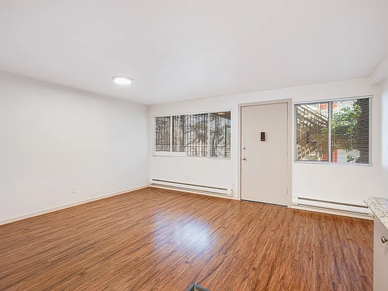 Malabar Apartments — Photo 11