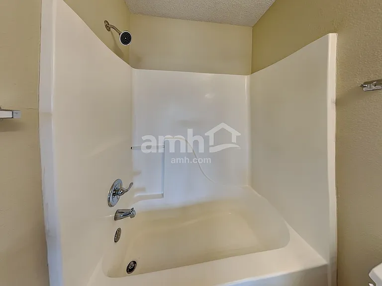1685 Willowview Ln — Photo 10