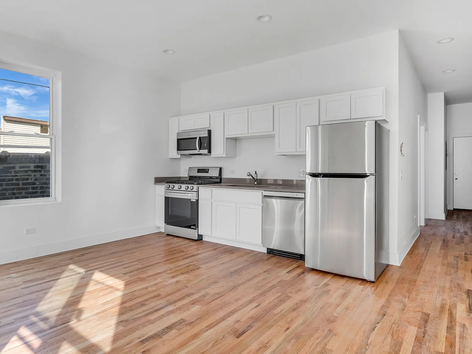 3571 W Armitage Ave — Photo 4