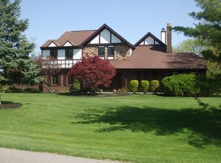 2074 Southacres Dr, Cincinnati, OH 45233