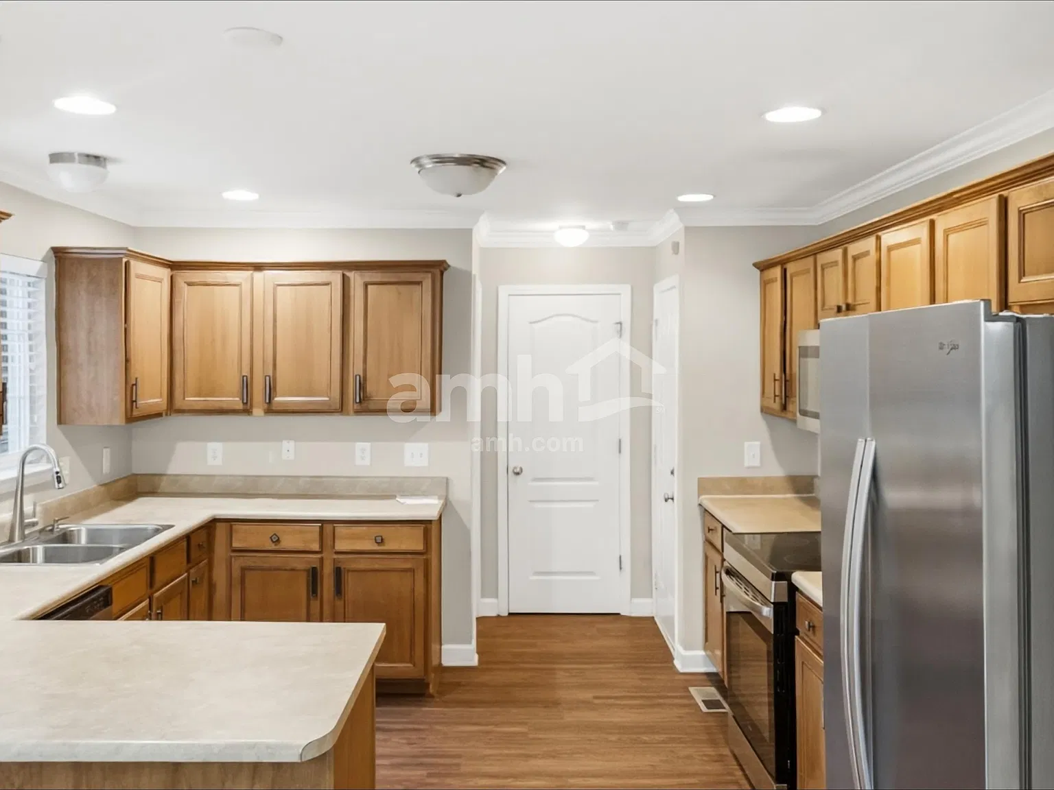 4 bed, 2.5 bath, 2022 sqft, $2,465 — Photo 4