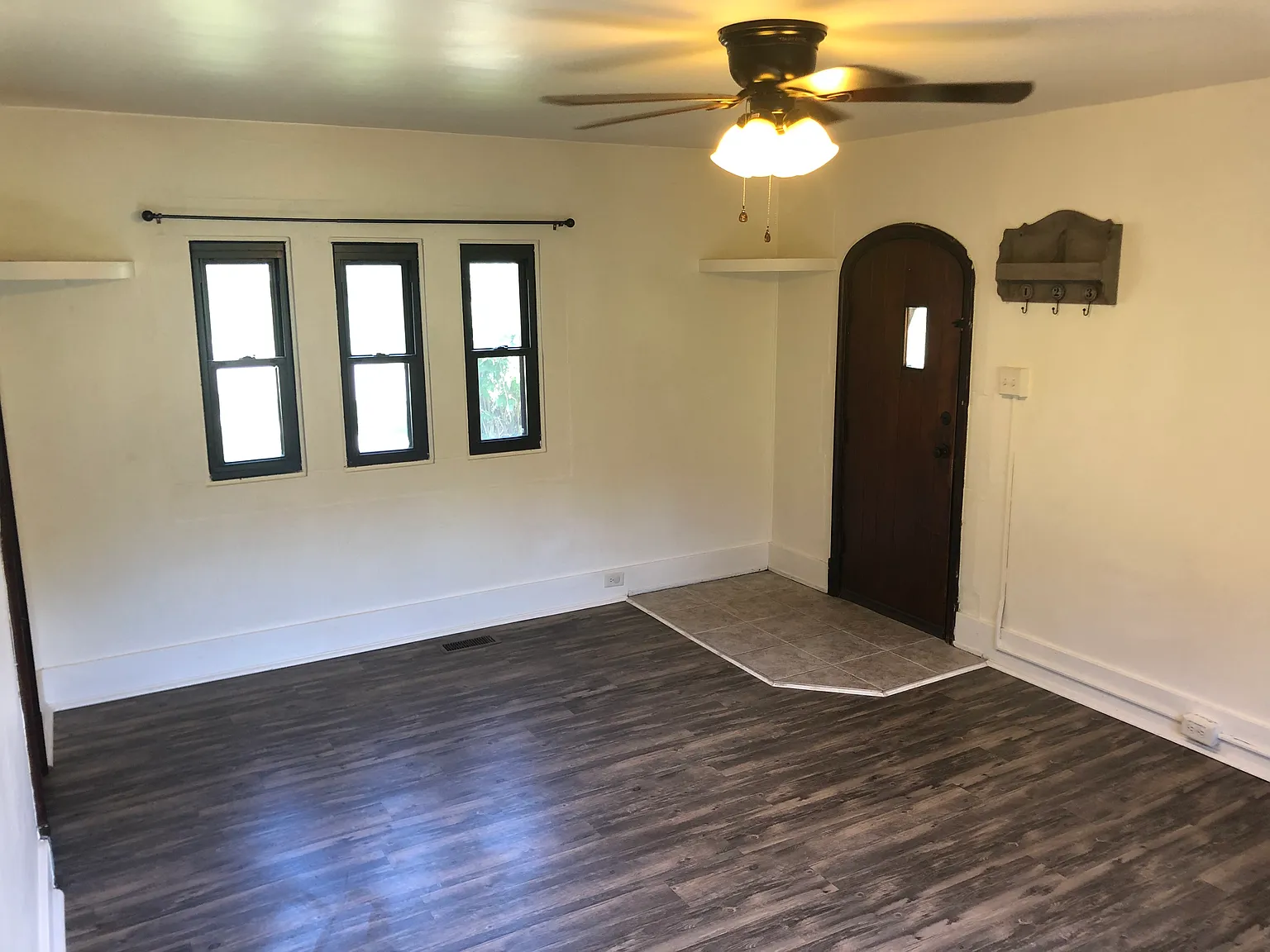 3 bed, $1,900 — Photo 3