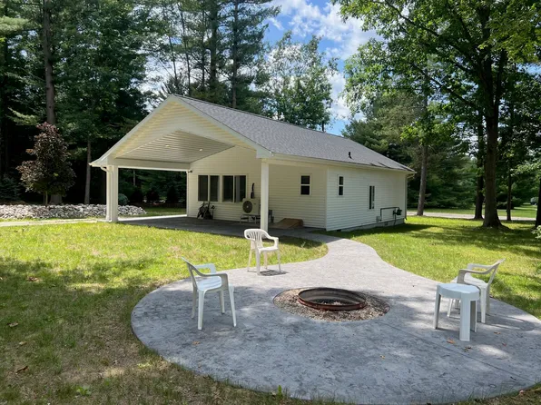 3313 S Loxley Rd, Houghton Lake, MI 48629