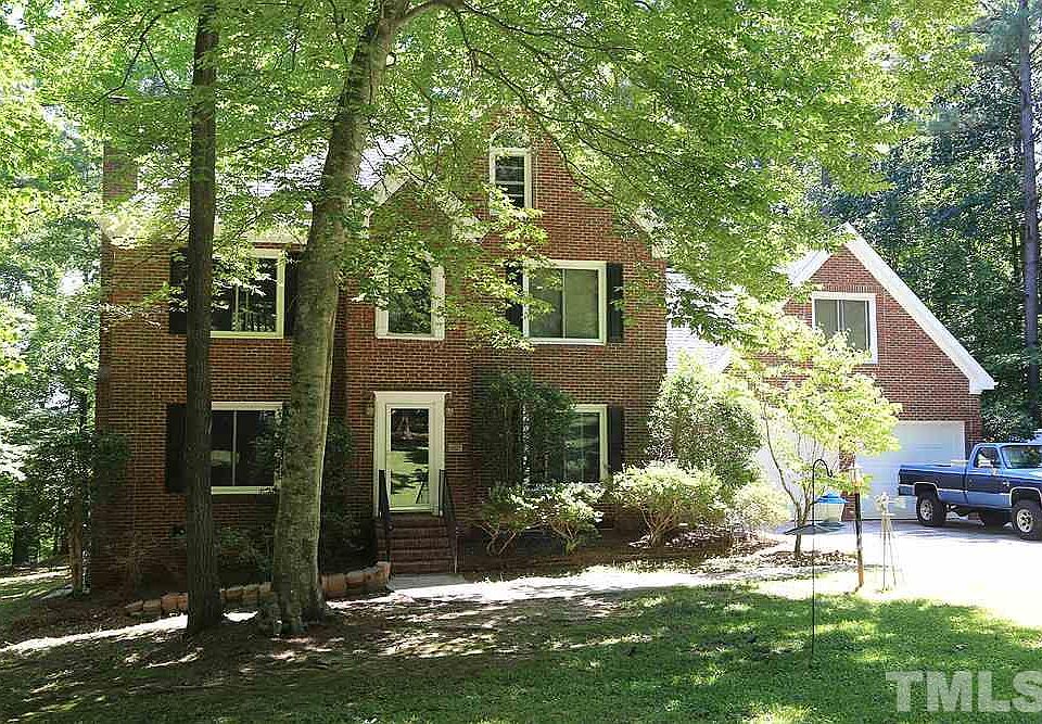 1st image of 330 Fox Hollow Dr