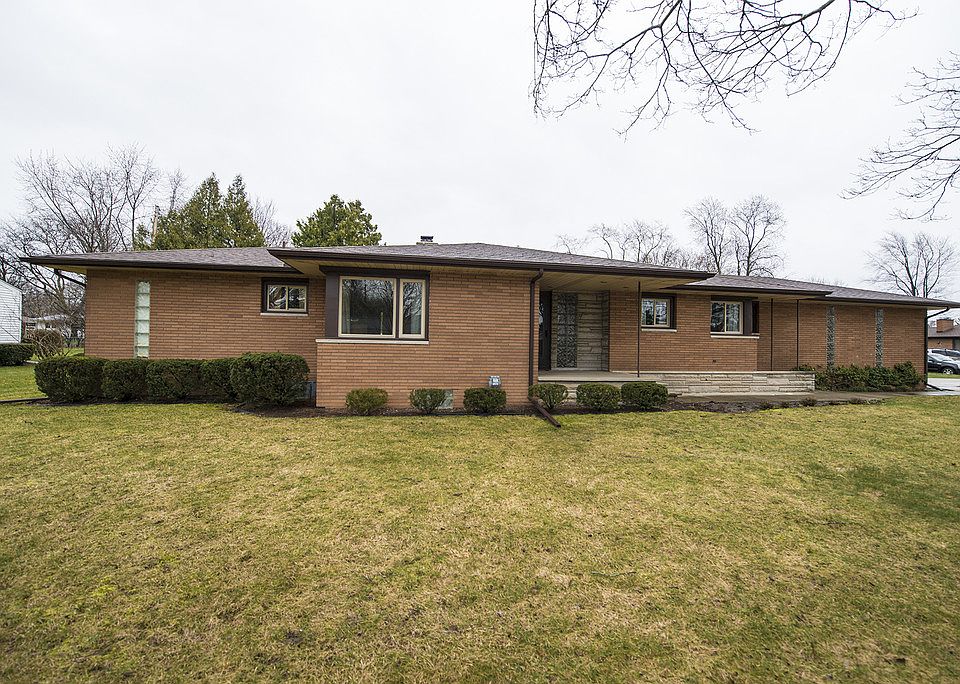 1st image of 1421 Airfield Ln