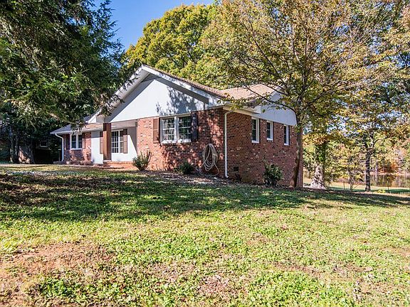 5th image of 229 Evergreen Rd