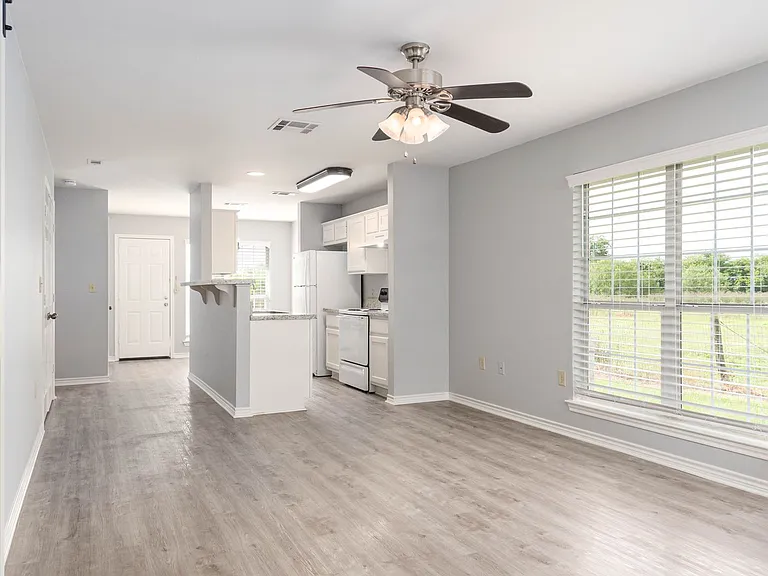1227 Flying Ace Cir — Photo 5