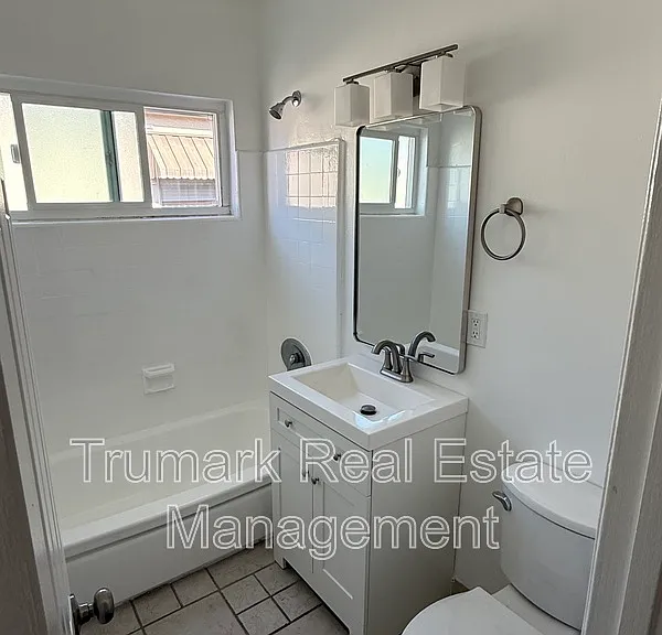 110 N Cedar St #16 — Photo 2