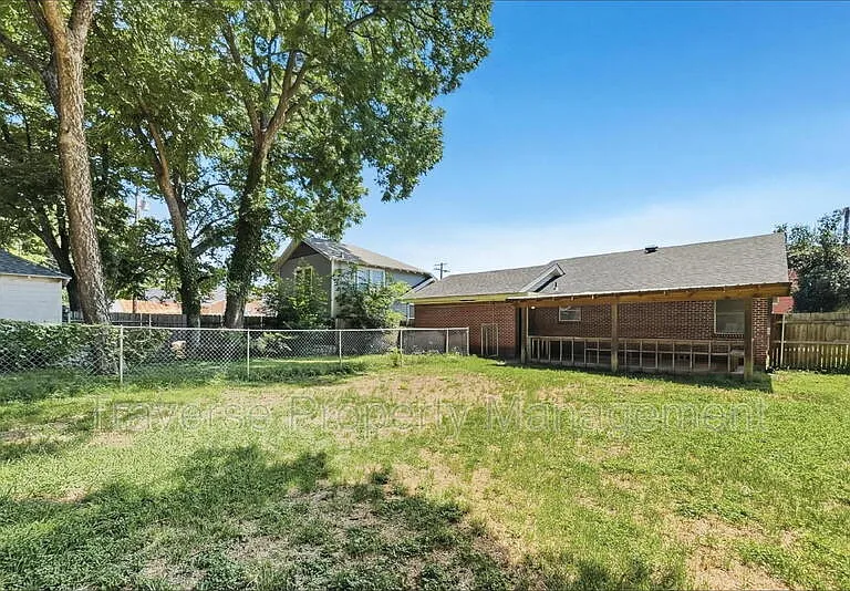 304 S Waco St — Photo 23