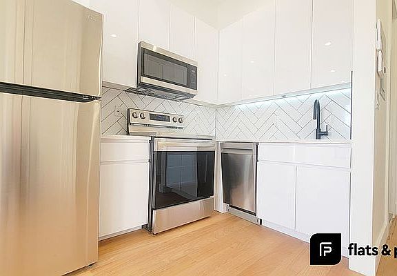3rd image of 1118 Putnam Ave #3C