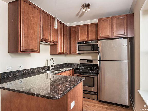 3rd image of 3733 N Milwaukee Ave Unit 103