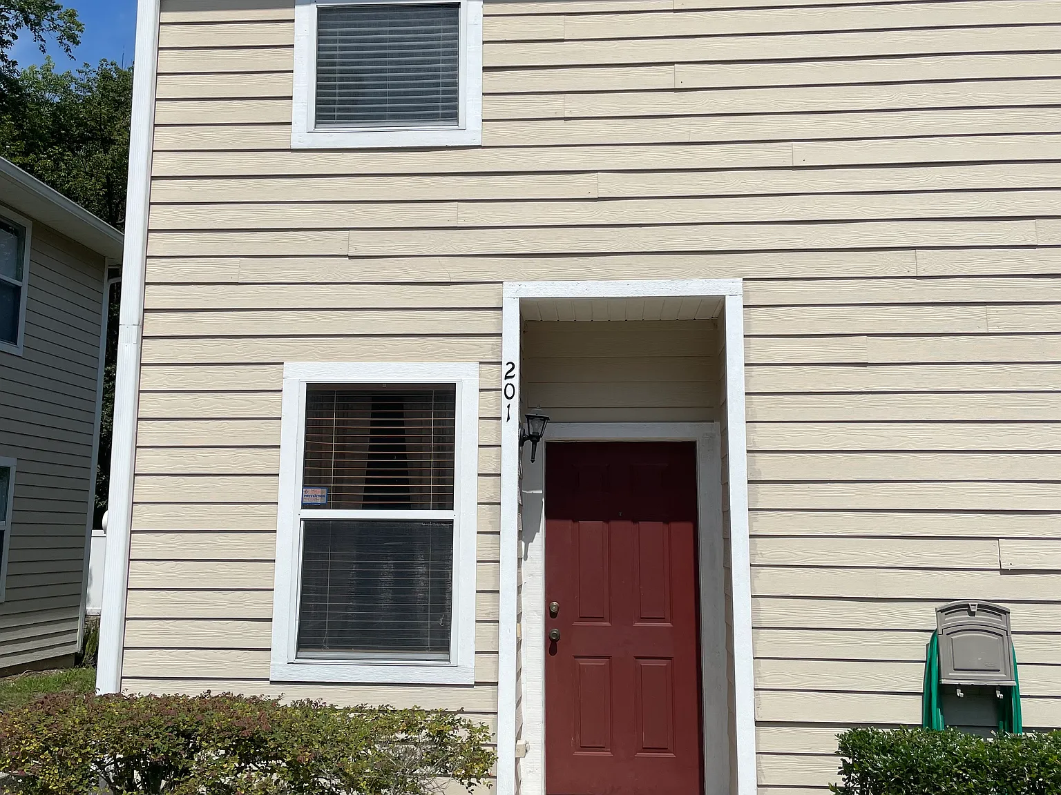 2 bed, 2.5 bath, 940 sqft, $1,800 — Photo 1